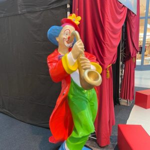 Clown joueur de saxophone