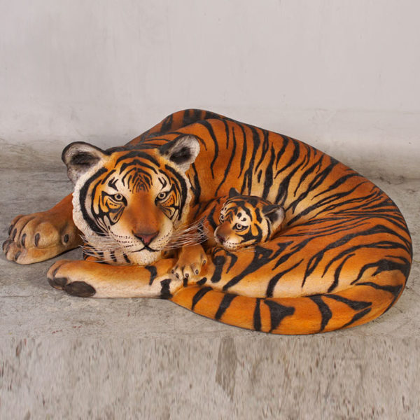Tigresse avec son petit