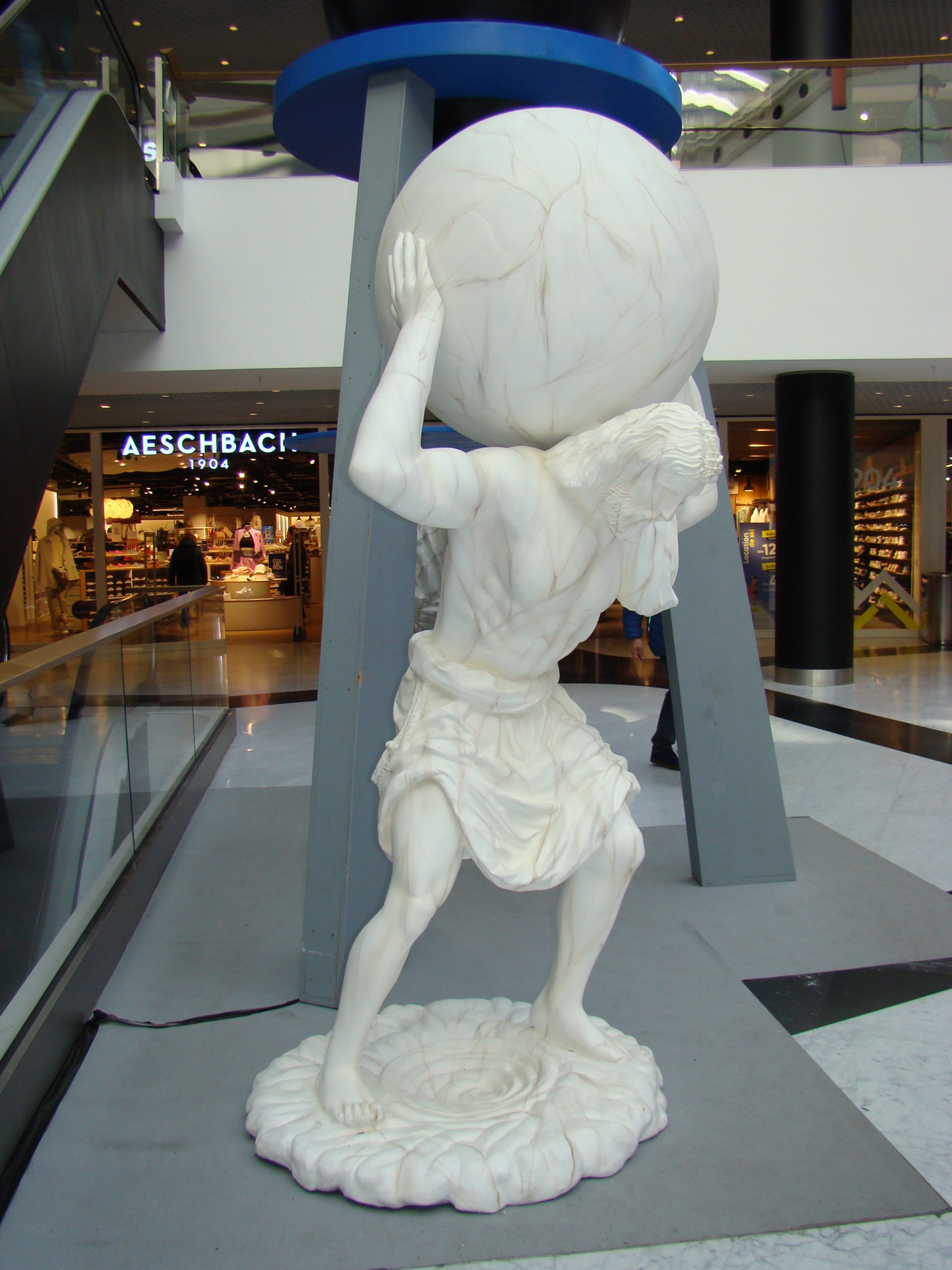 Atlas portant le monde