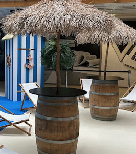 Tonneau table / Tonneau bar